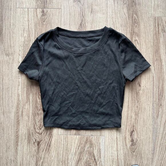 Women's Black ribbed design Crop-top with no size tag - Picture 1 of 3